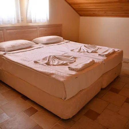 Pine Grove Upper C3 Apartment *